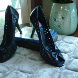 Maripe Size 8M Navy Open toe heels